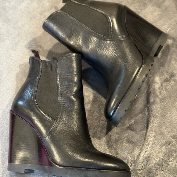 Michael Kors Leather Chelsea Wedge Boot 🌸 - Picture 3 of 5